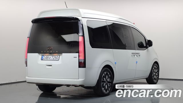 Hyundai Staria 4WD Lounge 7-Seater Limousine 2022 — фото 2