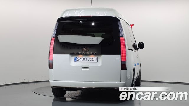 Hyundai Staria 4WD Lounge 7-Seater Limousine 2022 — фото 4