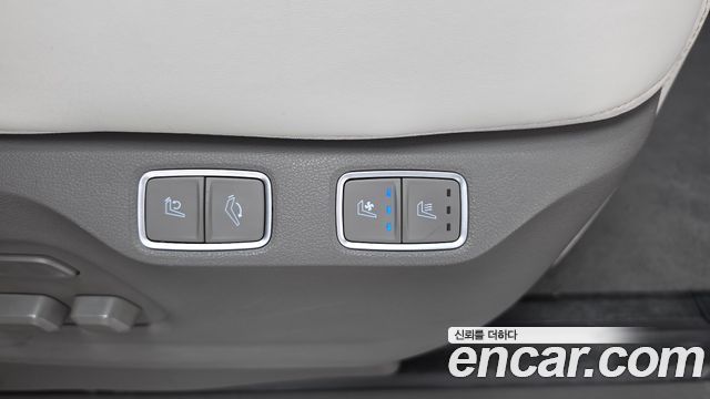 Hyundai Staria 4WD Lounge 7-Seater Limousine 2022 — фото 19