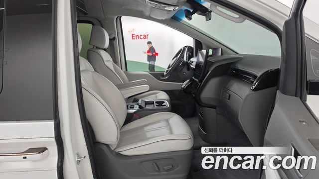 Hyundai Staria 4WD Lounge 7-Seater Limousine 2022 — фото 26