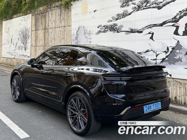 Porsche Macan EV Turbo 2025 — фото 2
