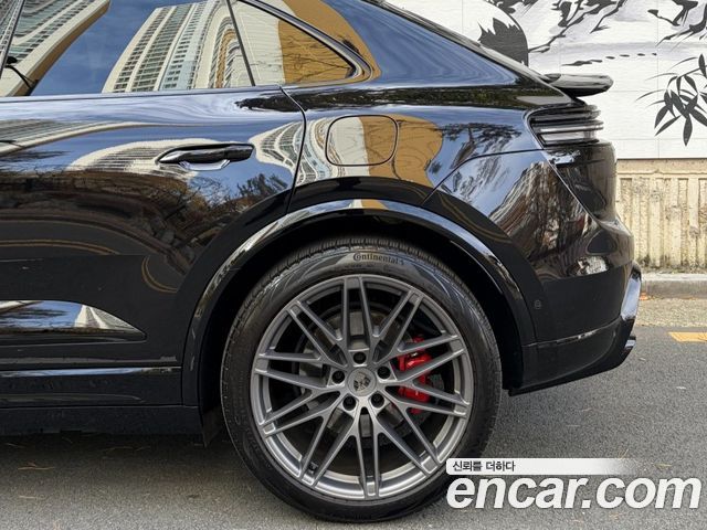 Porsche Macan EV Turbo 2025 — фото 6
