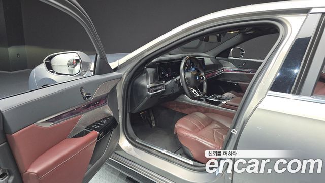 BMW 7 Series (G70) 740d xDrive M Sport 2024 — фото 10