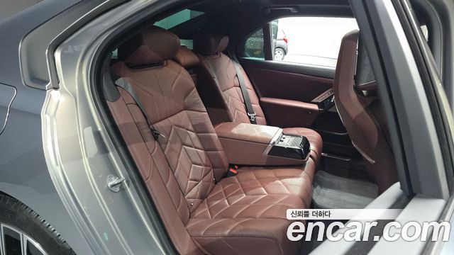 BMW 7 Series (G70) 740d xDrive M Sport 2024 — фото 11