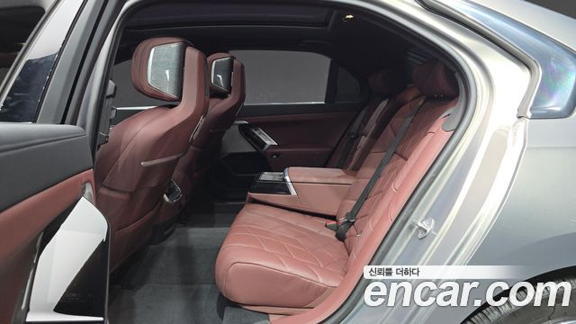 BMW 7 Series (G70) 740d xDrive M Sport 2024 — фото 26