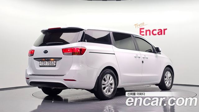 Kia Carnival 11-seater Deluxe 2015 — фото 2