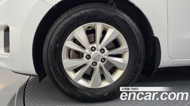 Kia Carnival 11-seater Deluxe 2015 — фото 5