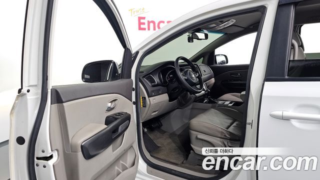 Kia Carnival 11-seater Deluxe 2015 — фото 10