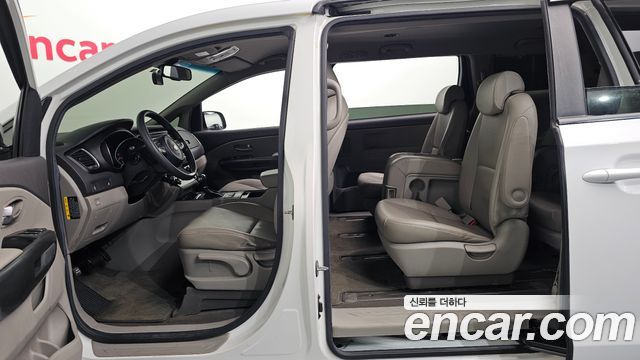 Kia Carnival 11-seater Deluxe 2015 — фото 11