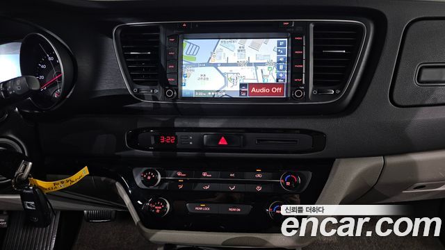 Kia Carnival 11-seater Deluxe 2015 — фото 20