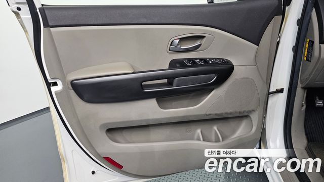 Kia Carnival 11-seater Deluxe 2015 — фото 24