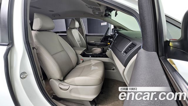 Kia Carnival 11-seater Deluxe 2015 — фото 26