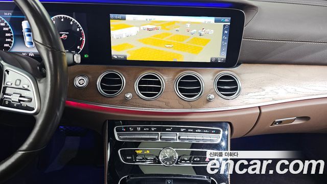 Mercedes-Benz E-Class (W213) E300 4MATIC Exclusive 2020 — фото 12