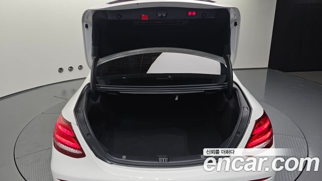 Mercedes-Benz E-Class (W213) E300 4MATIC Exclusive 2020 — фото 18