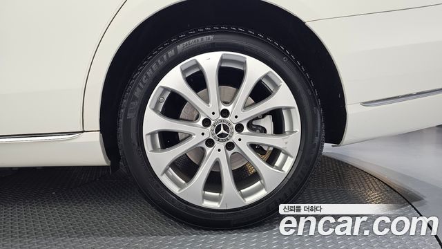 Mercedes-Benz E-Class (W213) E300 4MATIC Exclusive 2020 — фото 21
