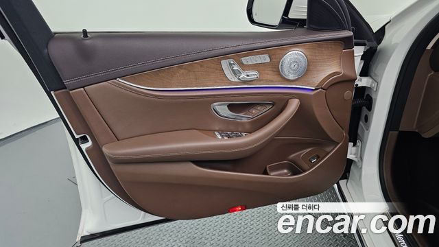 Mercedes-Benz E-Class (W213) E300 4MATIC Exclusive 2020 — фото 24