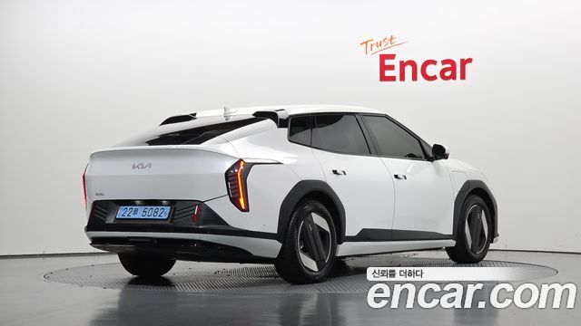 Kia EV4 Standard 2WD Earth 2026 — фото 2