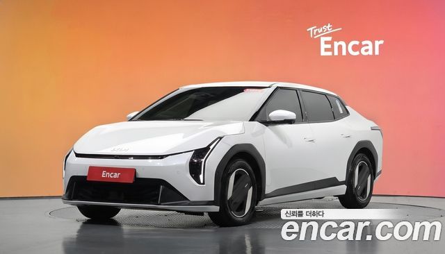 Kia EV4 Standard 2WD Earth 2026 — фото 1