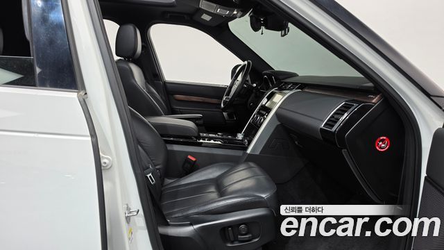 Land Rover Discovery 5 3.0 TD6 HSE 2017 — фото 11