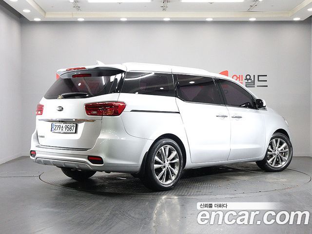 Kia Carnival 9-Seater Prstige 2019 — фото 3