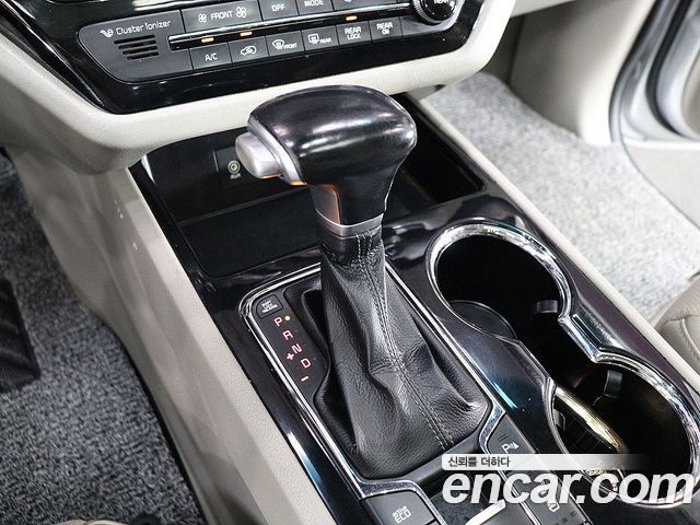 Kia Carnival 9-Seater Prstige 2019 — фото 9