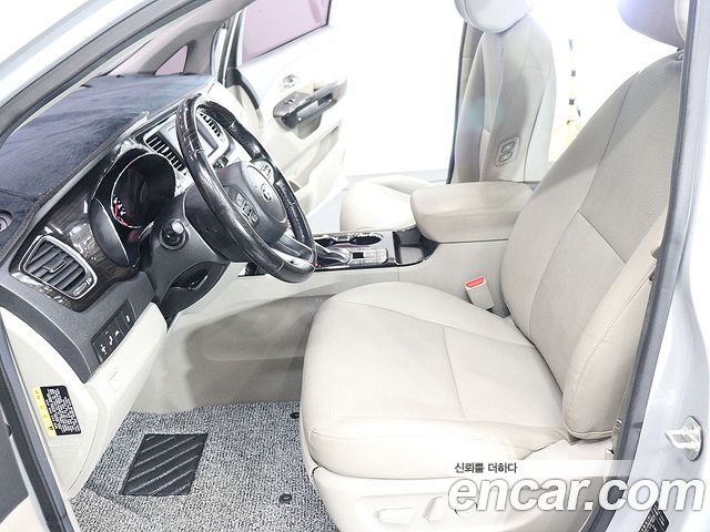 Kia Carnival 9-Seater Prstige 2019 — фото 10