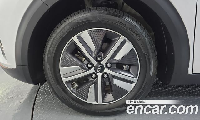 Kia Niro 1.6 HEV Noblesse Special 2020 — фото 5