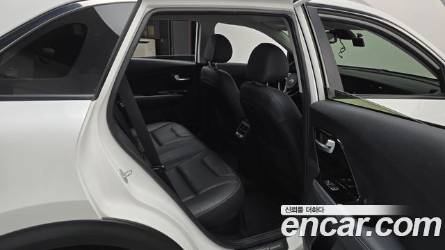 Kia Niro 1.6 HEV Noblesse Special 2020 — фото 11