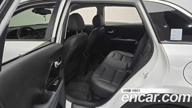 Kia Niro 1.6 HEV Noblesse Special 2020 — фото 12