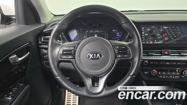 Kia Niro 1.6 HEV Noblesse Special 2020 — фото 13