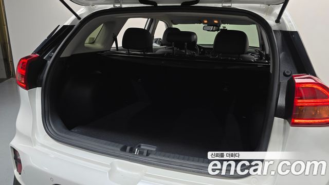 Kia Niro 1.6 HEV Noblesse Special 2020 — фото 17