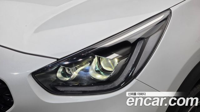 Kia Niro 1.6 HEV Noblesse Special 2020 — фото 22