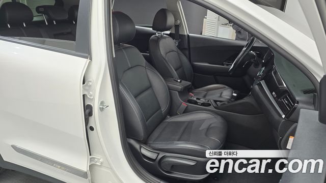 Kia Niro 1.6 HEV Noblesse Special 2020 — фото 26