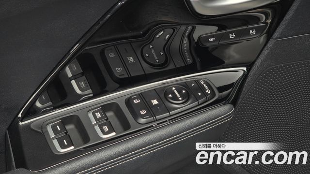 Kia Niro 1.6 HEV Noblesse Special 2020 — фото 28
