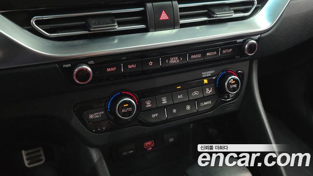 Kia Niro 1.6 HEV Noblesse Special 2020 — фото 31