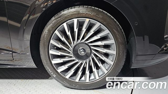 Hyundai Grandeur (GN7) 2,5 Gasoline 2WD Calligraphy 2023 — фото 21