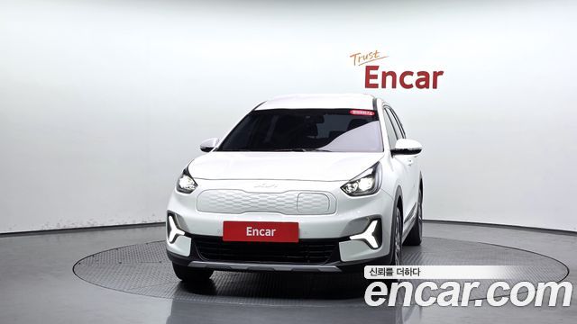 Kia Niro Plus Air 2023 — фото 3