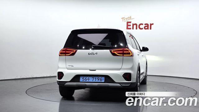 Kia Niro Plus Air 2023 — фото 4