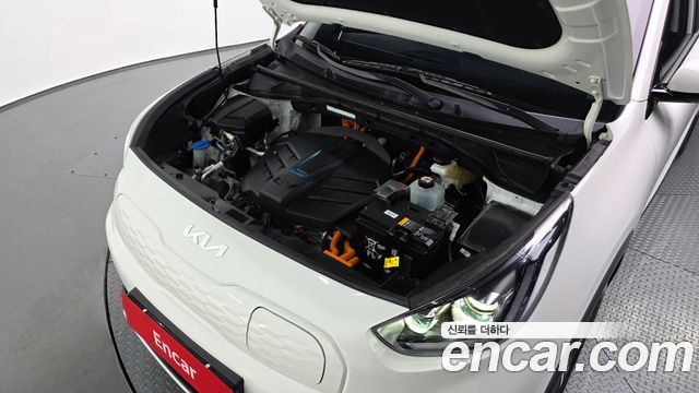 Kia Niro Plus Air 2023 — фото 6