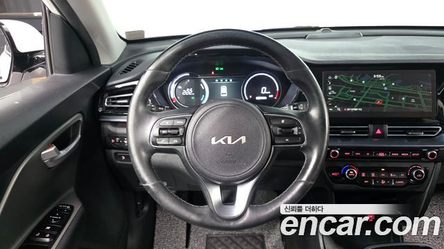 Kia Niro Plus Air 2023 — фото 12