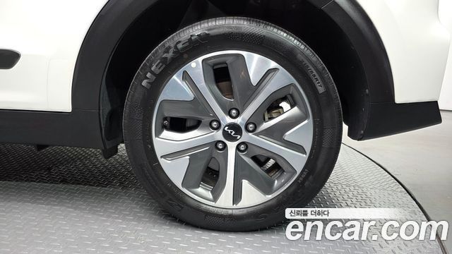 Kia Niro Plus Air 2023 — фото 21