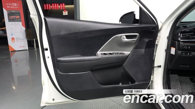 Kia Niro Plus Air 2023 — фото 24