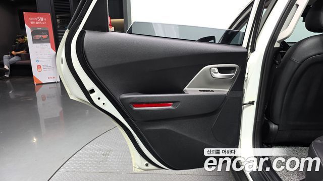 Kia Niro Plus Air 2023 — фото 25