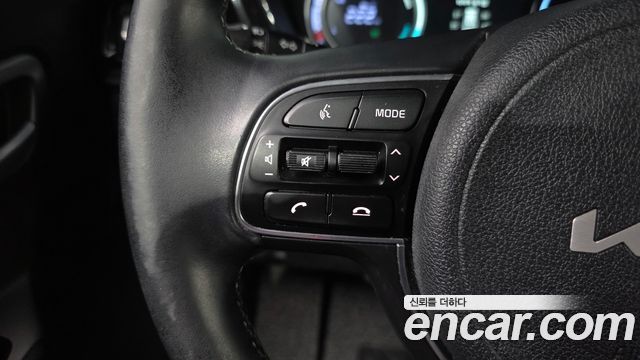 Kia Niro Plus Air 2023 — фото 29