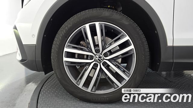 Volkswagen Tiguan Allspace 2.0 TSI Prestige 2023 — фото 5