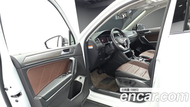 Volkswagen Tiguan Allspace 2.0 TSI Prestige 2023 — фото 10