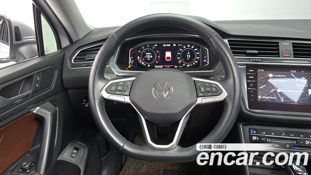 Volkswagen Tiguan Allspace 2.0 TSI Prestige 2023 — фото 16