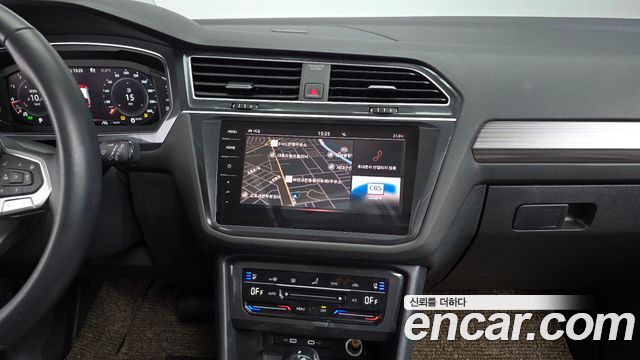Volkswagen Tiguan Allspace 2.0 TSI Prestige 2023 — фото 17
