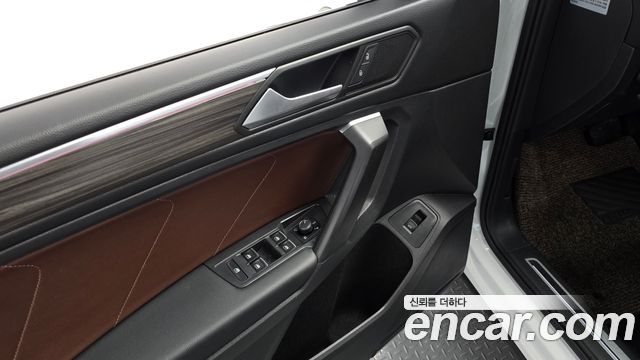 Volkswagen Tiguan Allspace 2.0 TSI Prestige 2023 — фото 22