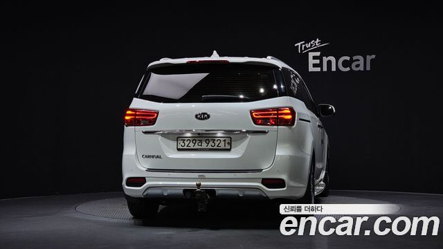 Kia Carnival 9-Seater Noblesse Special 2019 — фото 4
